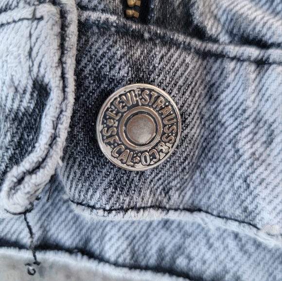 Vintage Levi's acid wash Jean shorts 1991 - Picture 2 of 5